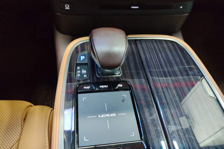Used Lexus LS 2018 500h Premier Edition China V Standard Gear Lever
