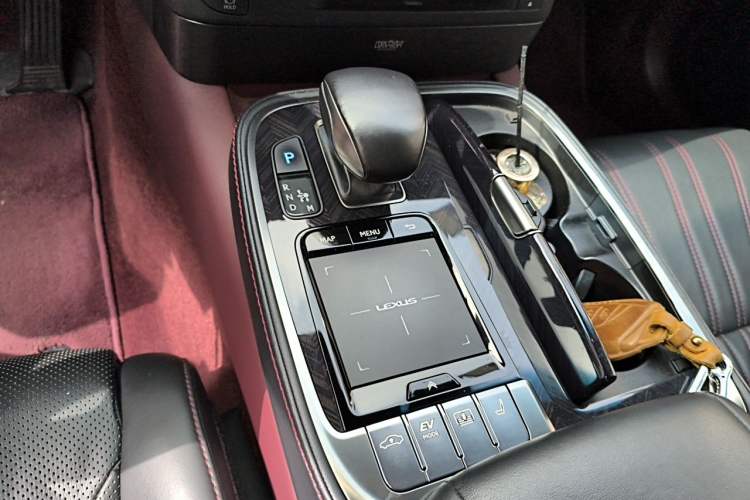 Used Lexus LS 2018 500h Executive Edition China VI Gear Lever