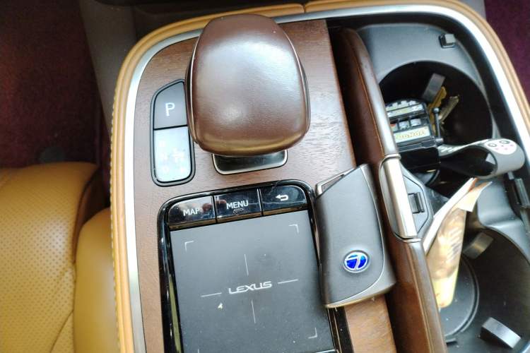 Used Lexus LS 2018 500h Executive Edition China V Standard Gear Lever