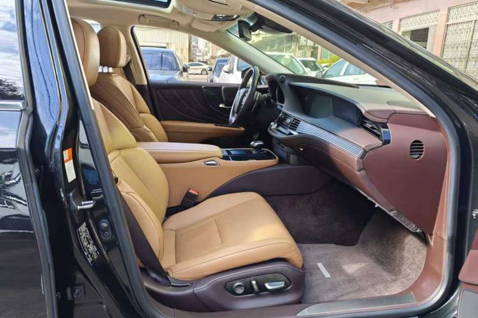 Used Lexus LS 2018 500h Excellence Edition China VI standard Interior 4
