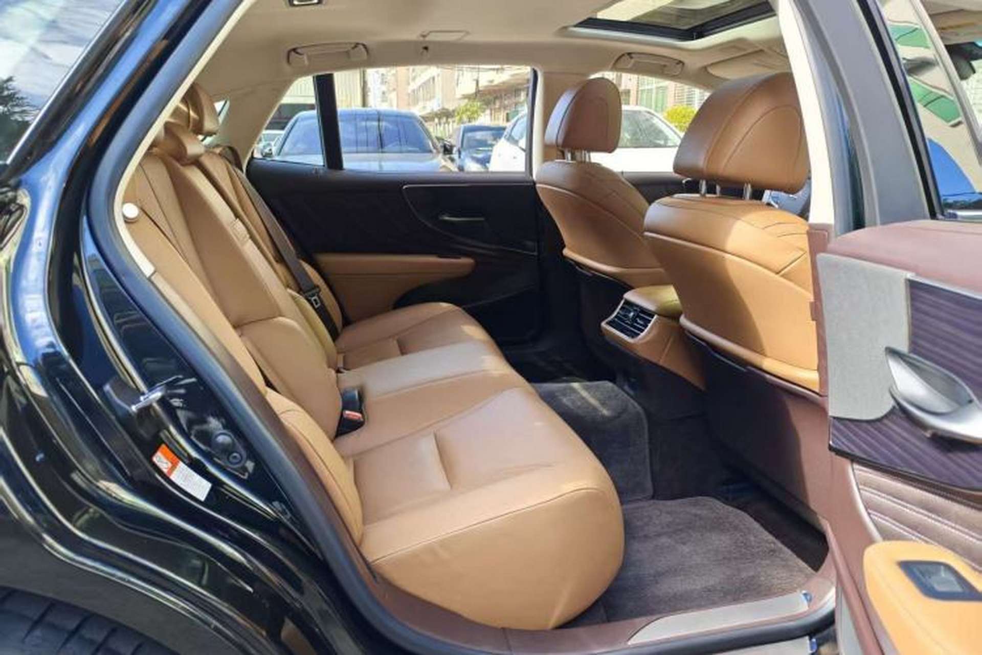 Used Lexus LS 2018 500h Excellence Edition China VI standard Interior 5