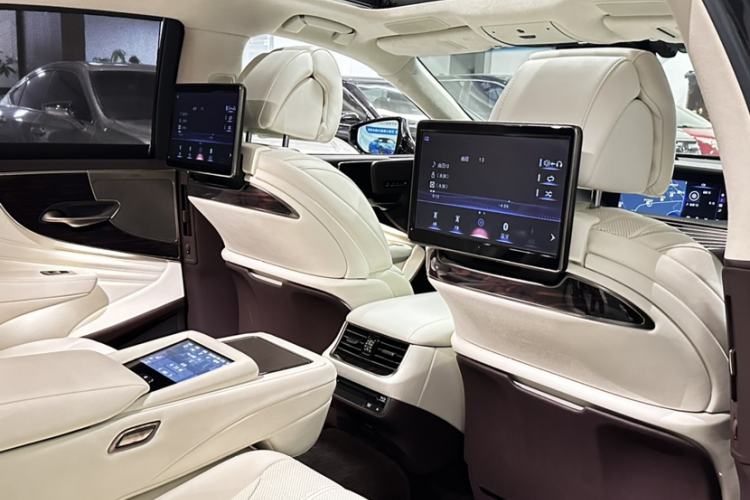 Used Lexus LS 2018 500h Executive Edition China VI Interior 7