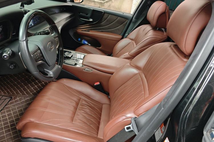 Used Lexus LS 2018 500h Executive Edition China VI Left Front Seat