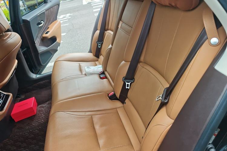 Used Lexus LS 2018 350 Excellence Edition China V Standard Left Rear Seat