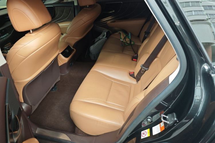 Used Lexus LS 2018 500h Excellence Edition China VI standard Left Rear Seat
