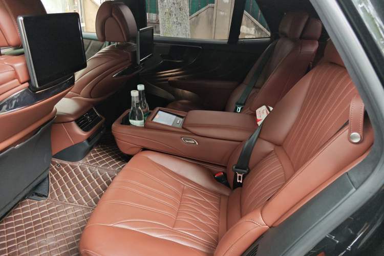 Used Lexus LS 2018 500h Executive Edition China VI Left Rear Seat
