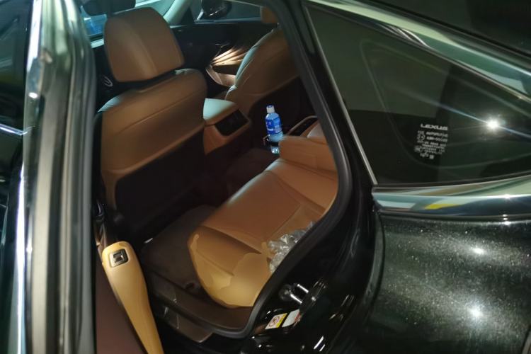 Used Lexus LS 2018 500h Excellence Edition China VI standard Left Rear Seat