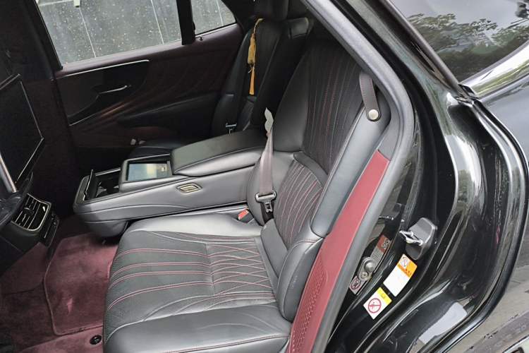 Used Lexus LS 2018 500h Executive Edition China VI Left Rear Seat