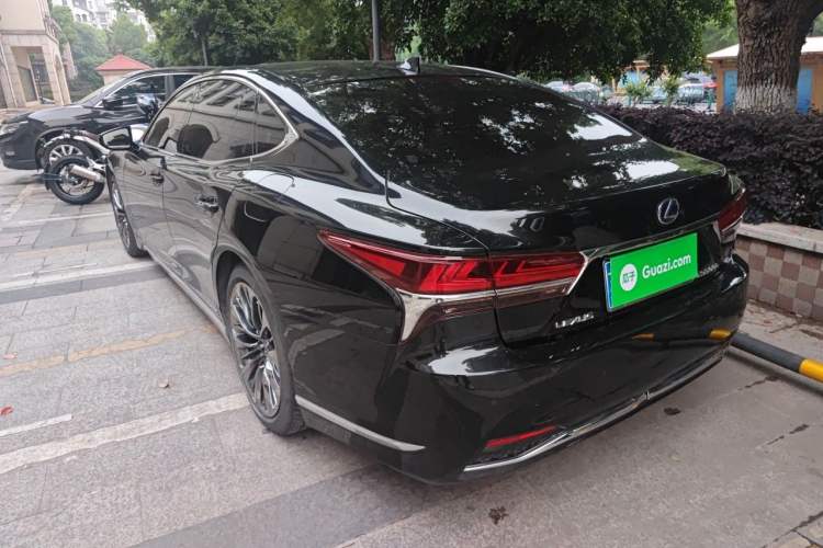 Used Lexus LS 2018 500h Executive Edition China VI Rear Left 45 Deg