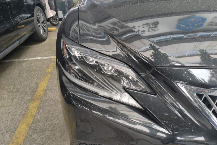 Used Lexus LS 2018 500h Executive Edition China VI Right Front Headlight