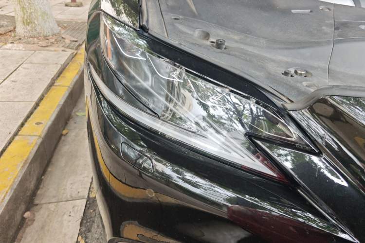 Used Lexus LS 2018 500h Executive Edition China VI Right Front Headlight