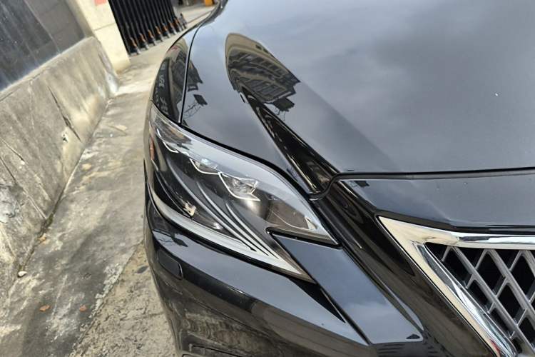 Used Lexus LS 2018 500h Executive Edition China VI Right Front Headlight