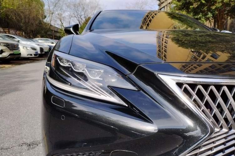 Used Lexus LS 2018 500h Executive Edition China V Standard Right Front Headlight