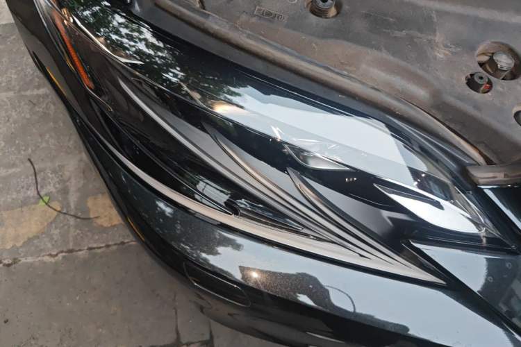 Used Lexus LS 2018 500h Executive Edition China VI Right Front Headlight
