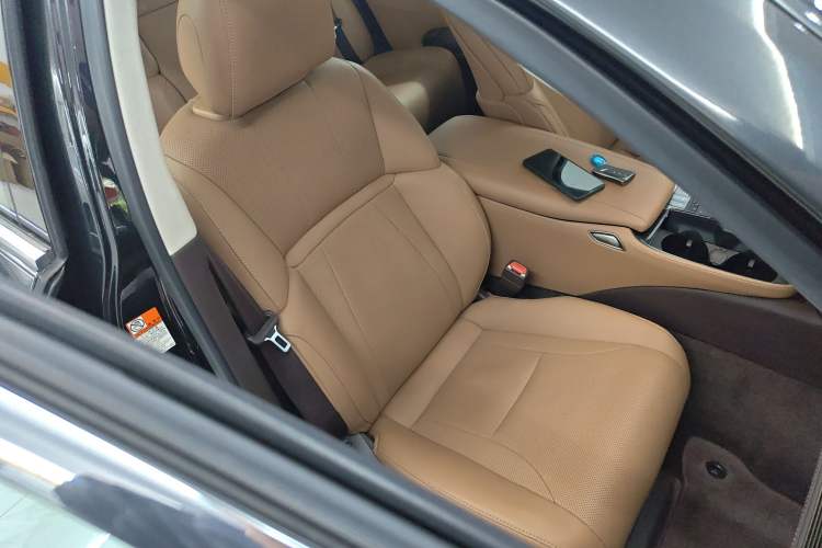 Used Lexus LS 2018 500h Excellence Edition China VI standard Right Front Seat