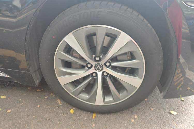 Used Lexus LS 2018 500h Excellence Edition China VI standard Right Front Wheel Hub