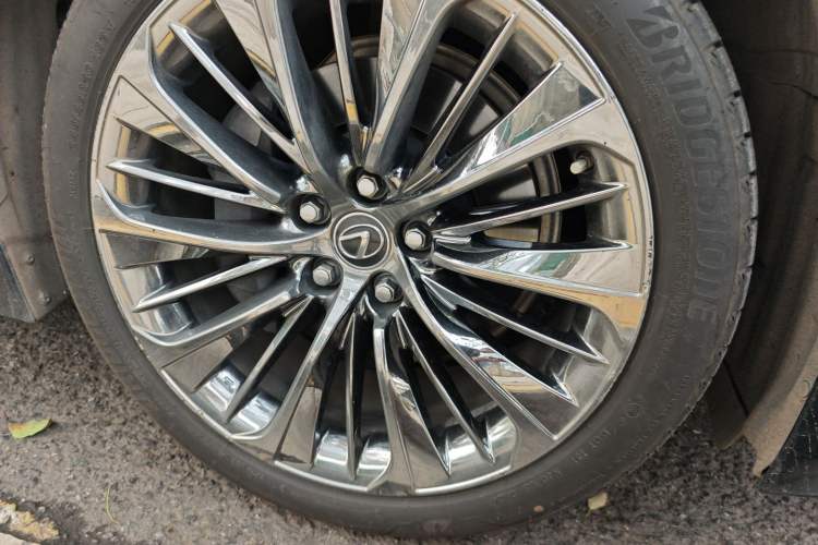 Used Lexus LS 2018 500h Executive Edition China VI Right Front Wheel Hub