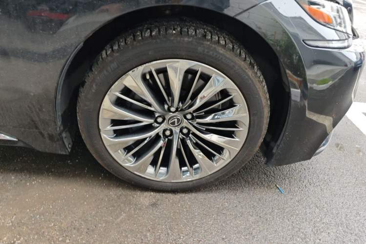 Used Lexus LS 2018 500h Executive Edition China V Standard Right Front Wheel Hub