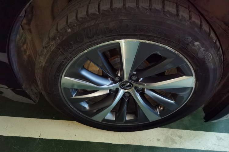 Used Lexus LS 2018 500h Excellence Edition China VI standard Right Front Wheel Hub