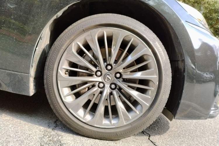 Used Lexus LS 2018 500h Executive Edition China V Standard Right Front Wheel Hub