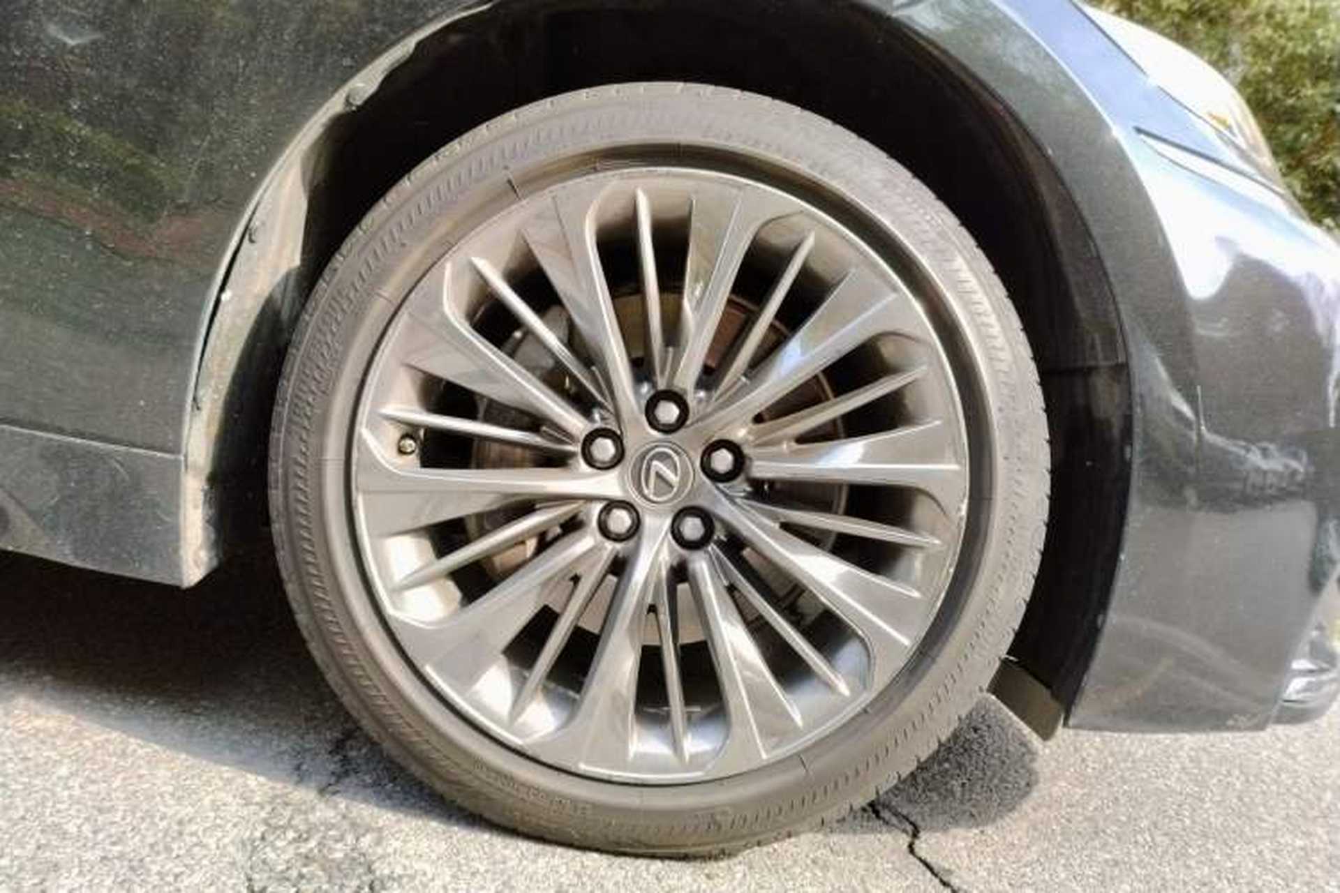 Used Lexus LS 2018 500h Executive Edition China V Standard Right Front Wheel Hub