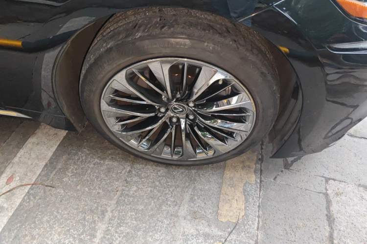 Used Lexus LS 2018 500h Executive Edition China VI Right Front Wheel Hub