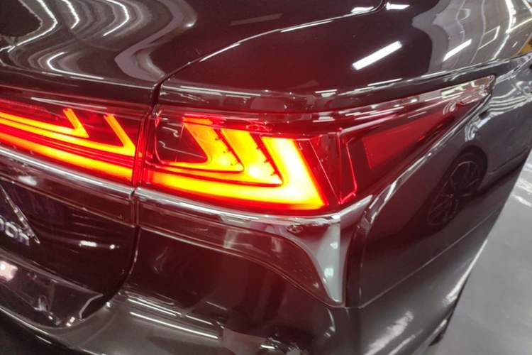 Used Lexus LS 2018 500h Premier Edition China V Standard Right Rear Taillight