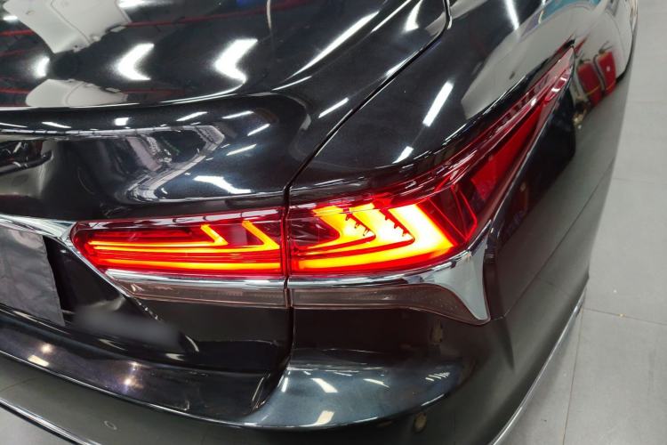 Used Lexus LS 2018 500h Premier Edition China V Standard Right Rear Taillight