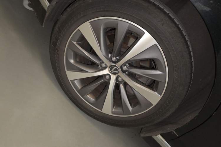 Used Lexus LS 2018 350 Excellence Edition China V Standard Right Rear Wheel Hub