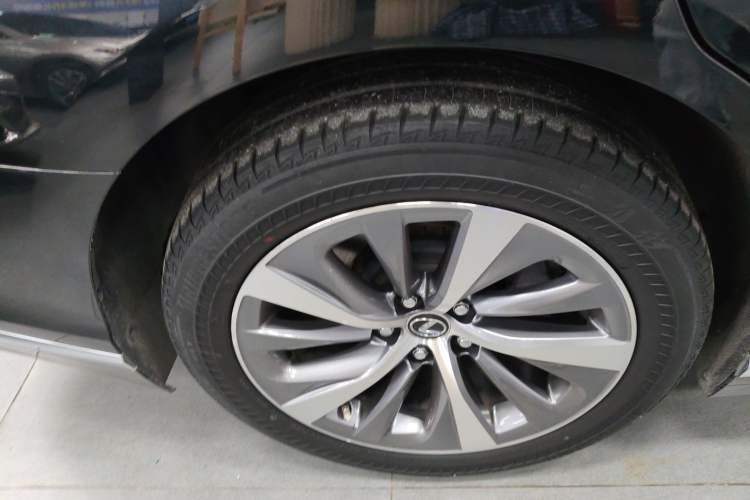 Used Lexus LS 2018 500h Premier Edition China V Standard Right Rear Wheel Hub