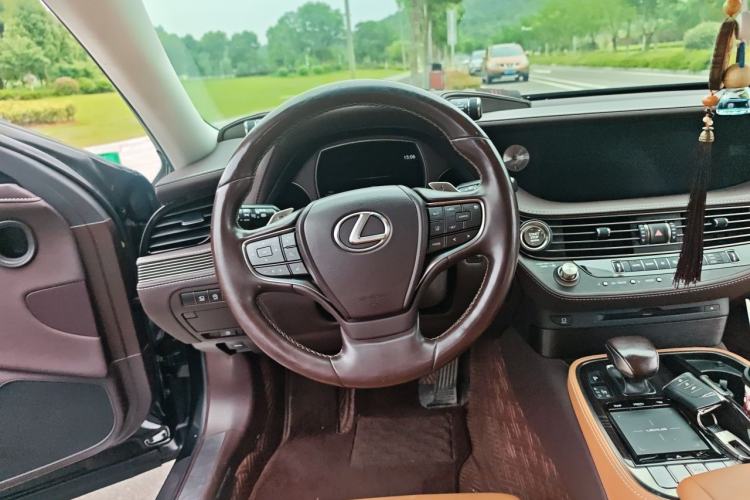 Used Lexus LS 2018 350 Excellence Edition China V Standard Steering Wheel