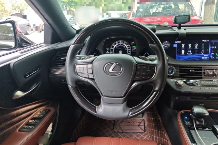 Used Lexus LS 2018 500h Executive Edition China VI Steering Wheel