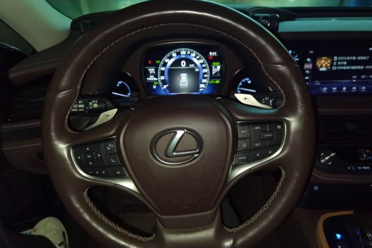 Used Lexus LS 2018 500h Excellence Edition China VI standard Steering Wheel