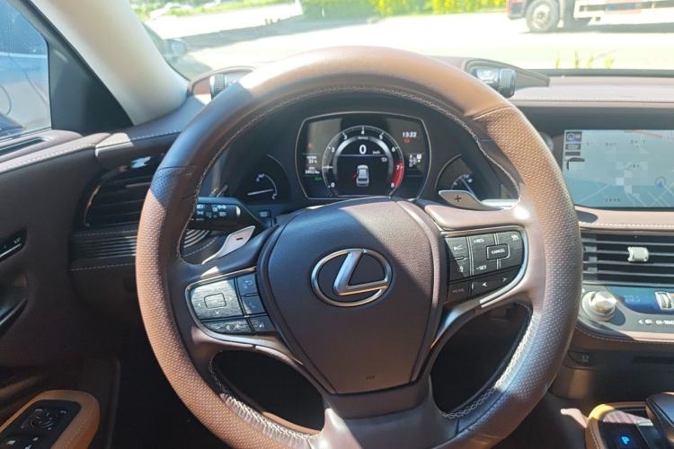 Used Lexus LS 2018 350 Excellence Edition China V Standard Steering Wheel