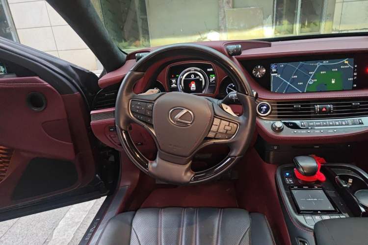Used Lexus LS 2018 500h Executive Edition China VI Steering Wheel
