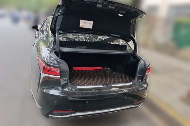 Used Lexus LS 2018 500h Executive Edition China VI Trunk