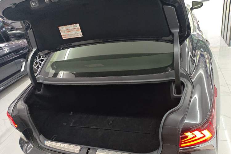 Used Lexus LS 2018 500h Excellence Edition China VI standard Trunk
