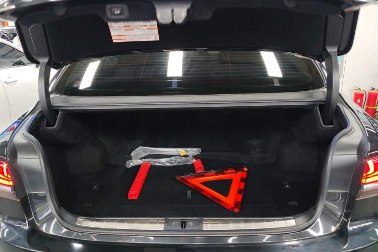 Used Lexus LS 2018 500h Premier Edition China V Standard Trunk