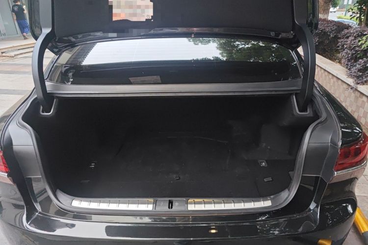 Used Lexus LS 2018 500h Executive Edition China VI Trunk