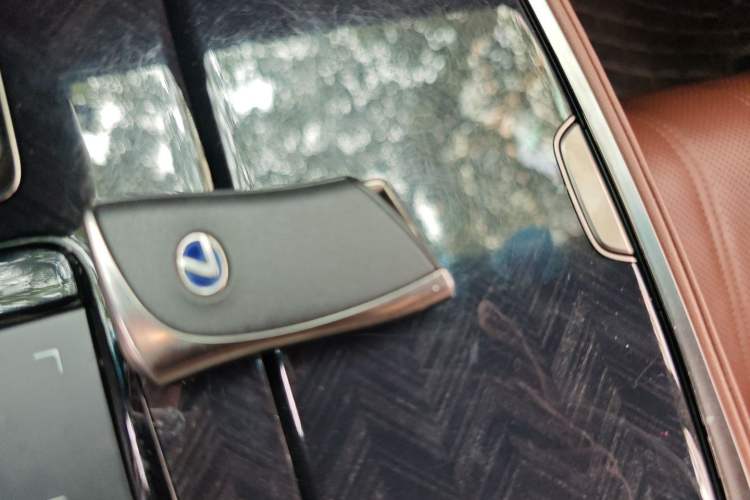 Used Lexus LS 2018 500h Executive Edition China VI Vehicle Key