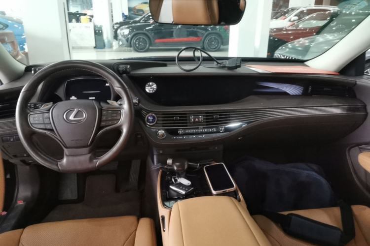 Used Lexus LS 2018 500h Premier Edition China V Standard Center Console