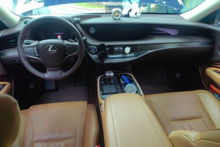 Used Lexus LS 2018 500h Premier Edition China V Standard Center Console
