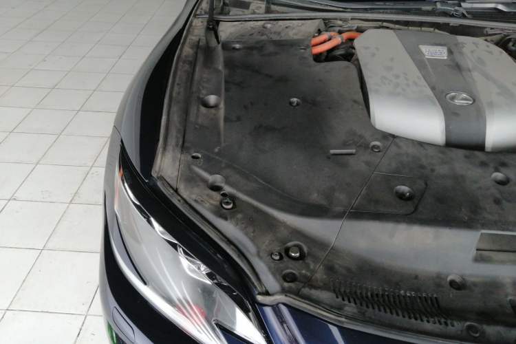 Used Lexus LS 2018 500h Executive Edition China VI Engine Bay Right