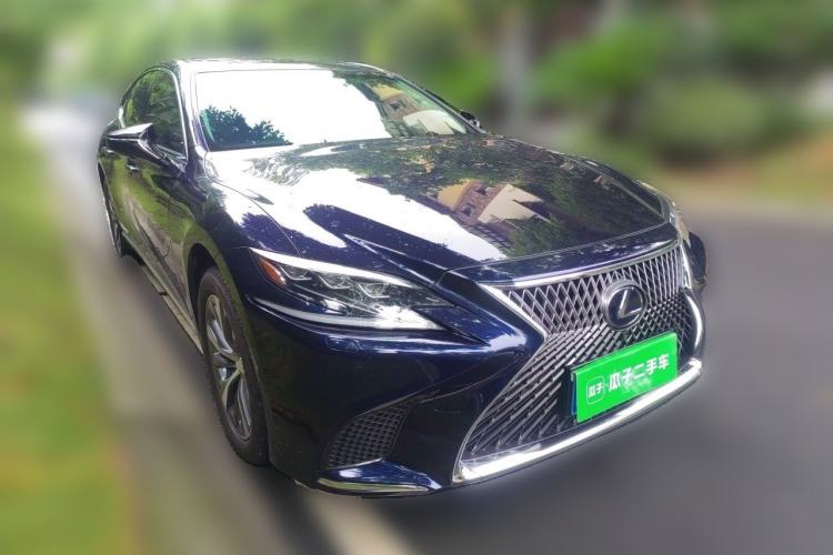 Used Lexus LS 2018 500h Premier Edition China V Standard Front Right 45 Deg