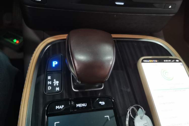 Used Lexus LS 2018 500h Premier Edition China V Standard Gear Lever