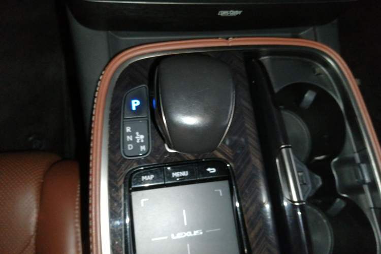Used Lexus LS 2018 500h Executive Edition China VI Gear Lever