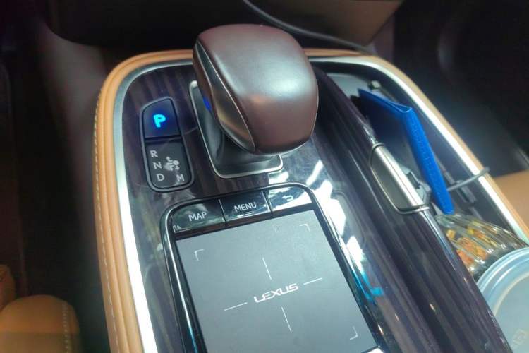 Used Lexus LS 2018 500h Premier Edition China V Standard Gear Lever