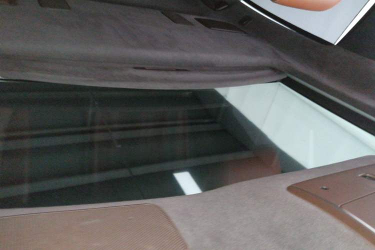 Used Lexus LS 2018 500h Executive Edition China VI Headliner