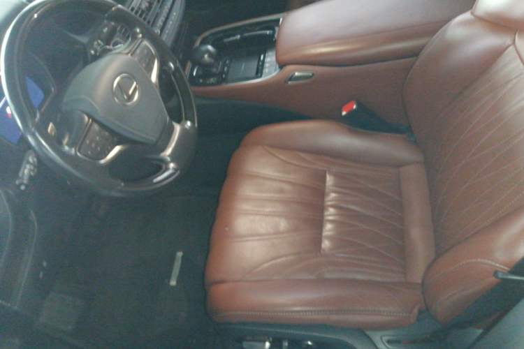 Used Lexus LS 2018 500h Executive Edition China VI Left Front Seat