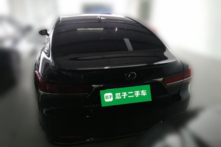 Used Lexus LS 2018 500h Executive Edition China VI Rear